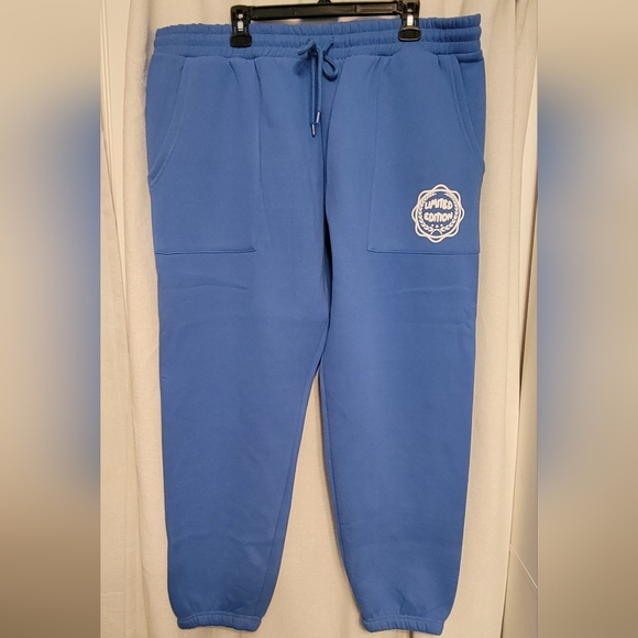 NEW! Limited Addition Sweatpant Set - Picture 4 of 10